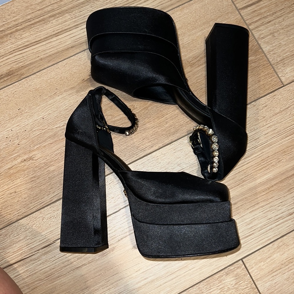V inspired platform heels